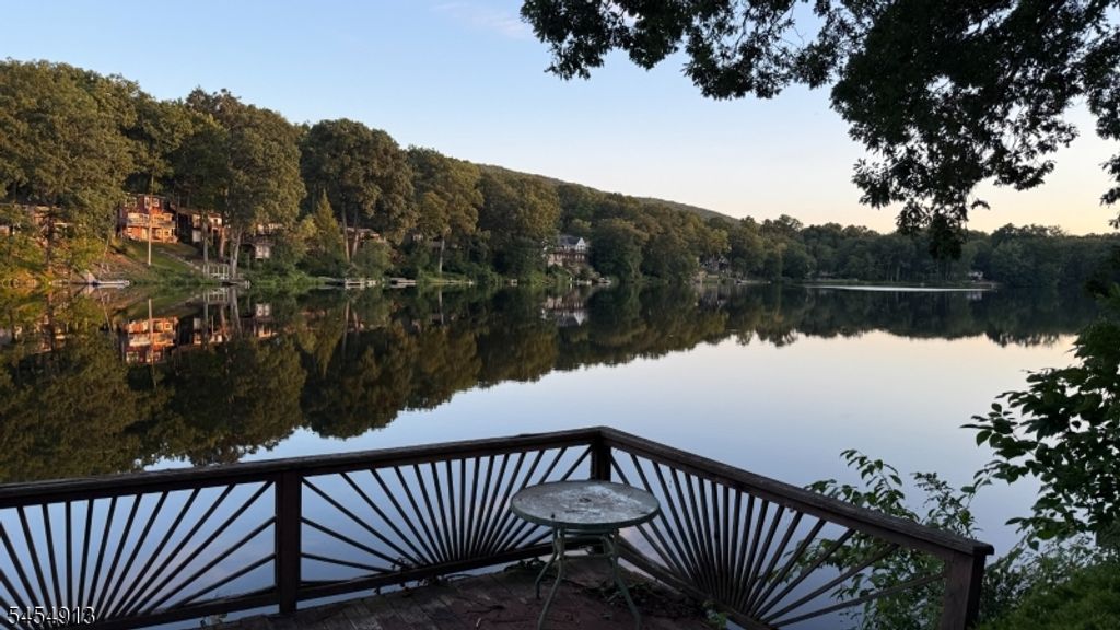 52 Horseshoe Dr, Jefferson Twp., NJ 07438