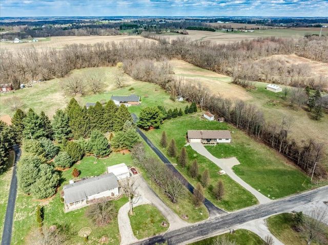 1800 Ginder Road NW, Lancaster, OH 43130