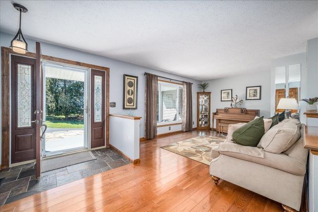 1800 Ginder Road NW, Lancaster, OH 43130