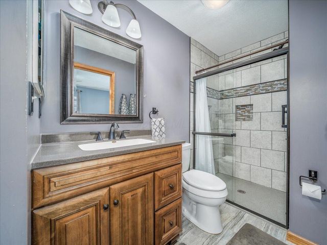 1800 Ginder Road NW, Lancaster, OH 43130