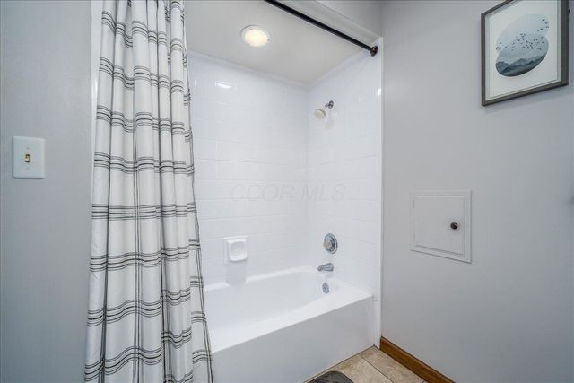 1800 Ginder Road NW, Lancaster, OH 43130