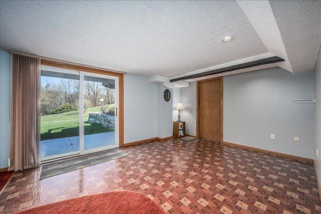 1800 Ginder Road NW, Lancaster, OH 43130