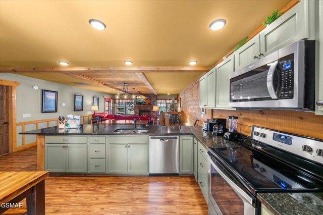 712 Still Hill Way, Gatlinburg, TN 37738