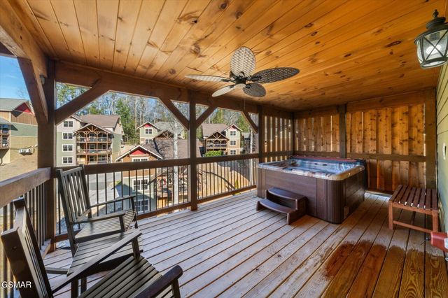 712 Still Hill Way, Gatlinburg, TN 37738