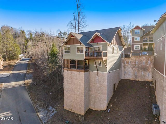 712 Still Hill Way, Gatlinburg, TN 37738