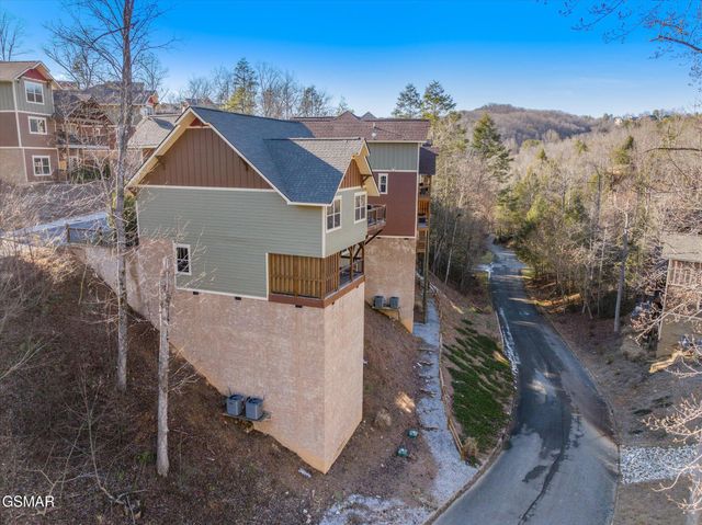712 Still Hill Way, Gatlinburg, TN 37738