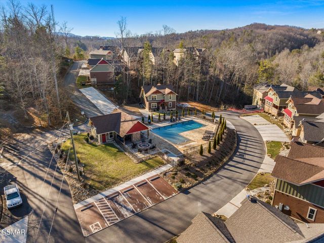 712 Still Hill Way, Gatlinburg, TN 37738