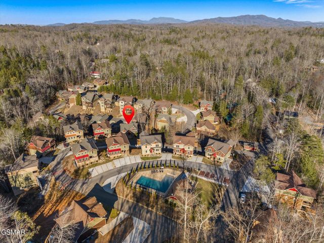 712 Still Hill Way, Gatlinburg, TN 37738