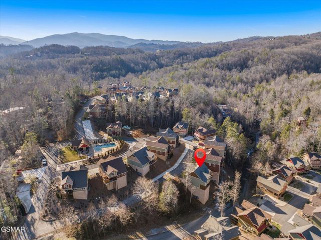 712 Still Hill Way, Gatlinburg, TN 37738