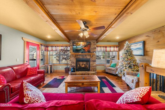 712 Still Hill Way, Gatlinburg, TN 37738