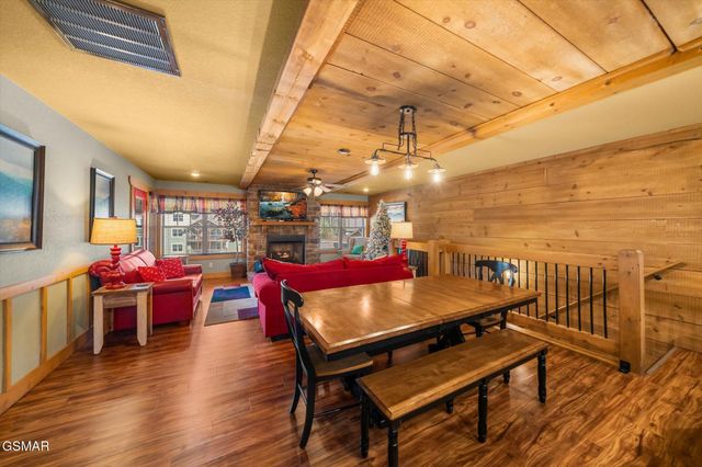 712 Still Hill Way, Gatlinburg, TN 37738