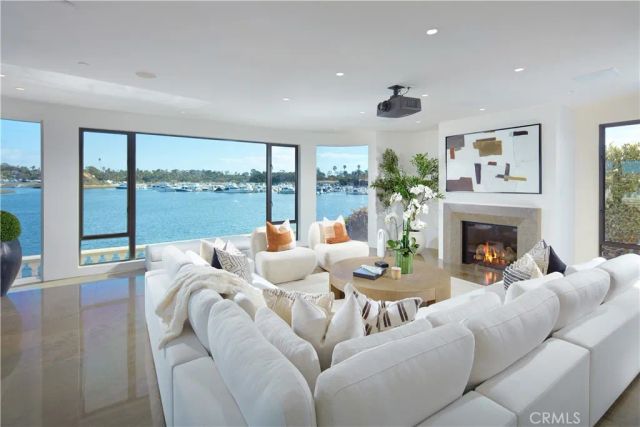 301 Morning Star Lane, Newport Beach, CA 92660