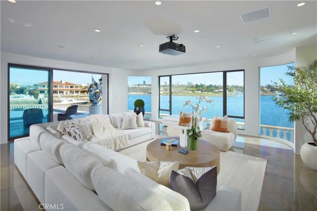 301 Morning Star Lane, Newport Beach, CA 92660