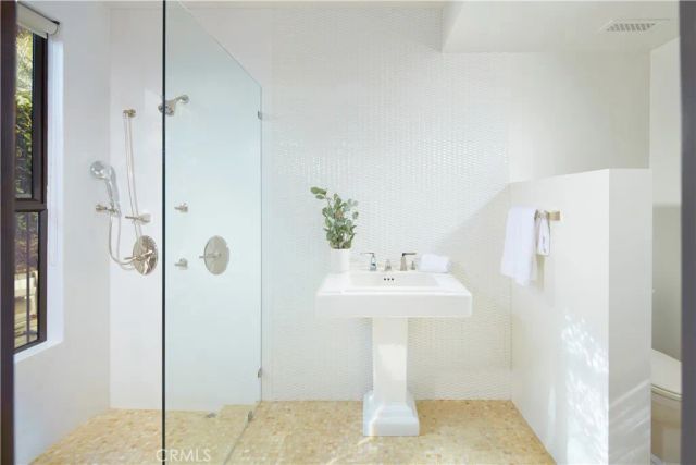 301 Morning Star Lane, Newport Beach, CA 92660