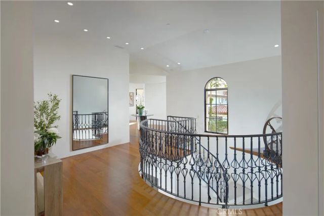 301 Morning Star Lane, Newport Beach, CA 92660