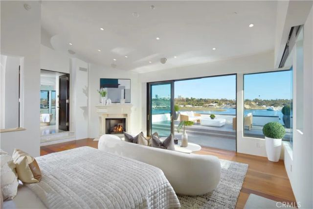 301 Morning Star Lane, Newport Beach, CA 92660