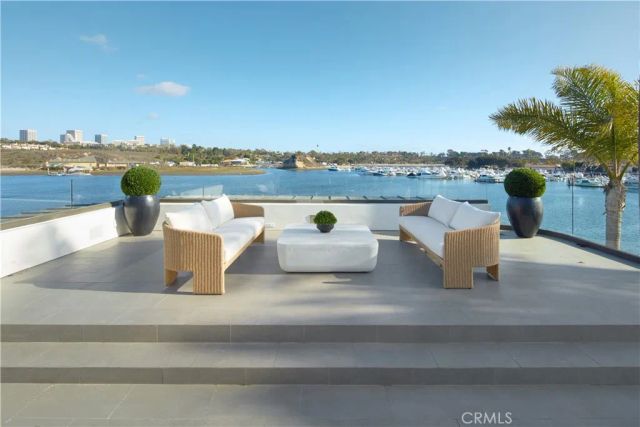 301 Morning Star Lane, Newport Beach, CA 92660