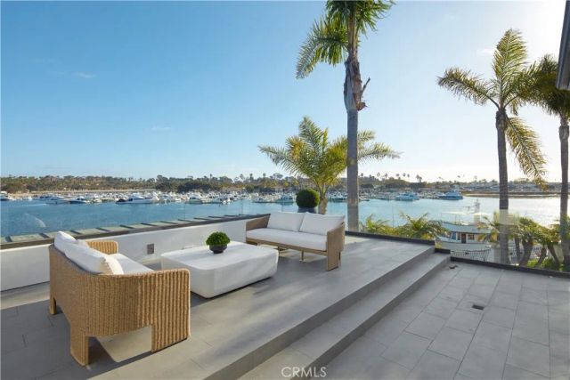 301 Morning Star Lane, Newport Beach, CA 92660