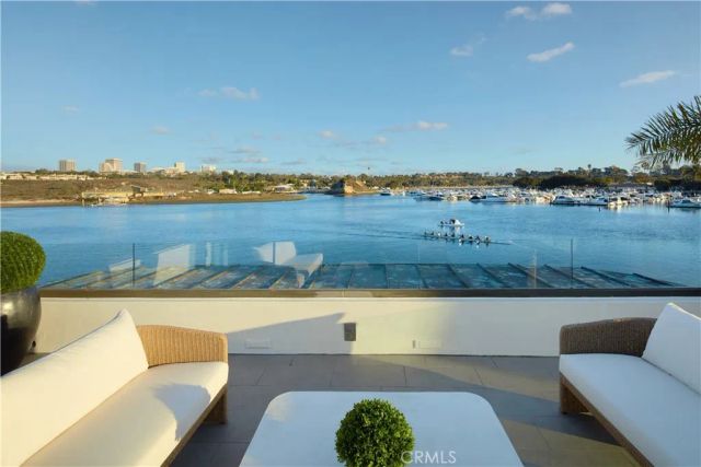 301 Morning Star Lane, Newport Beach, CA 92660