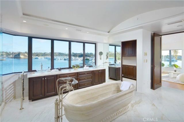 301 Morning Star Lane, Newport Beach, CA 92660