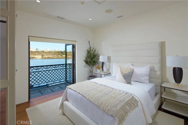 301 Morning Star Lane, Newport Beach, CA 92660