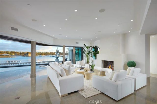 301 Morning Star Lane, Newport Beach, CA 92660