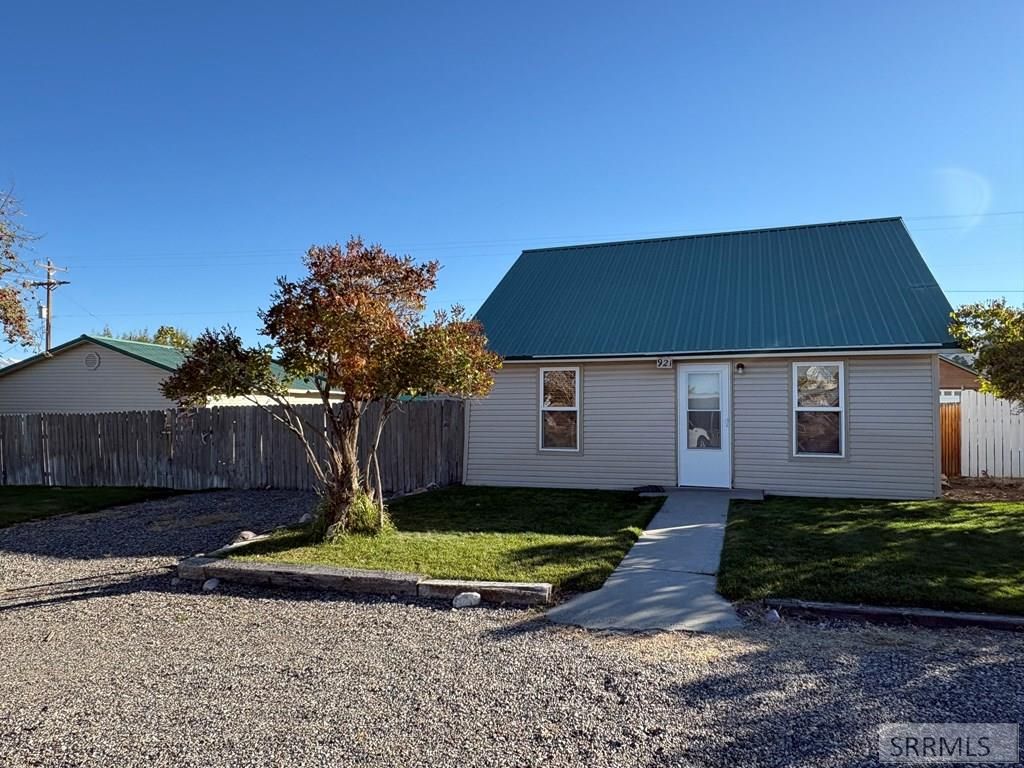 Image 3 of property listing at 921 E Valley Avenue, Challis, ID 83226