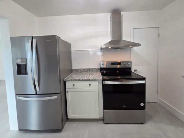 813 S 6th Street, Fort Pierce, FL 34950