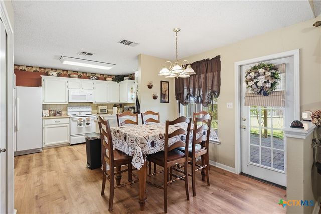 102 Palomino Lane, Victoria, TX 77904