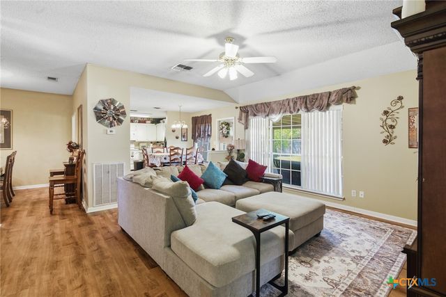 102 Palomino Lane, Victoria, TX 77904