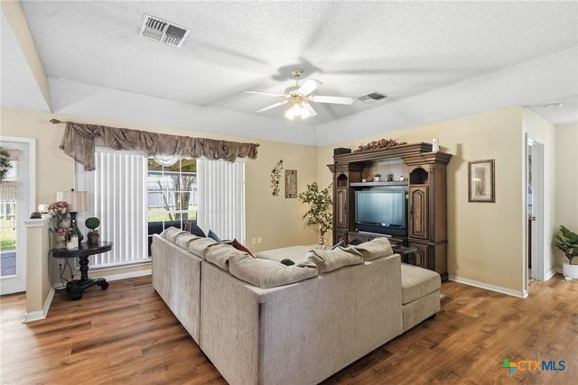 102 Palomino Lane, Victoria, TX 77904