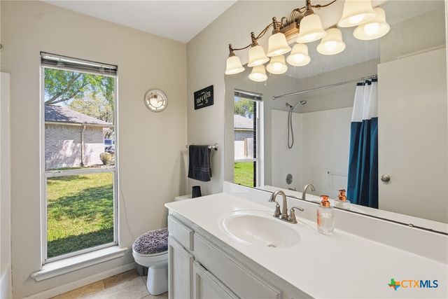 102 Palomino Lane, Victoria, TX 77904