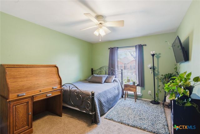 102 Palomino Lane, Victoria, TX 77904