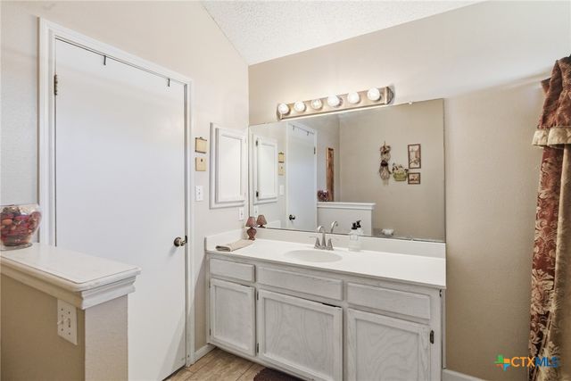 102 Palomino Lane, Victoria, TX 77904