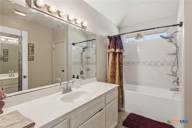 102 Palomino Lane, Victoria, TX 77904