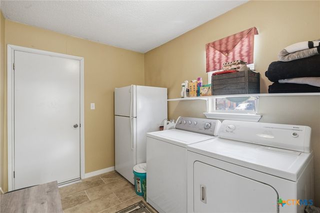 102 Palomino Lane, Victoria, TX 77904