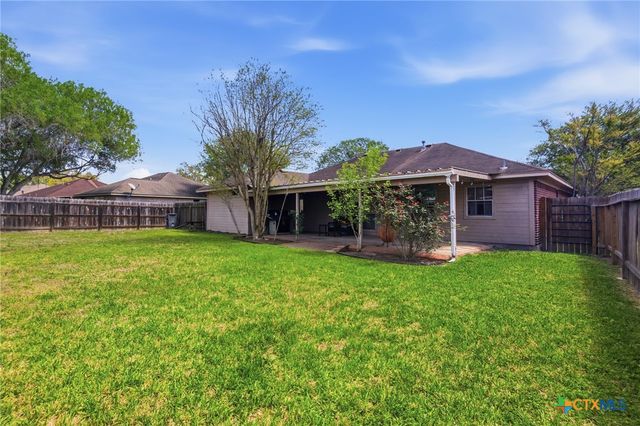 102 Palomino Lane, Victoria, TX 77904