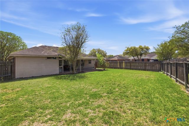 102 Palomino Lane, Victoria, TX 77904