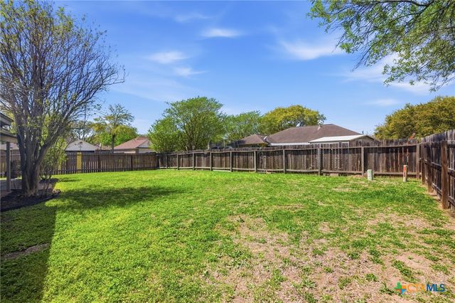 102 Palomino Lane, Victoria, TX 77904