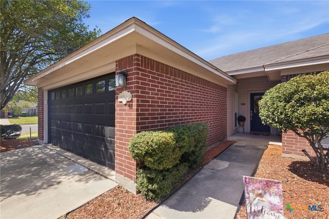 102 Palomino Lane, Victoria, TX 77904