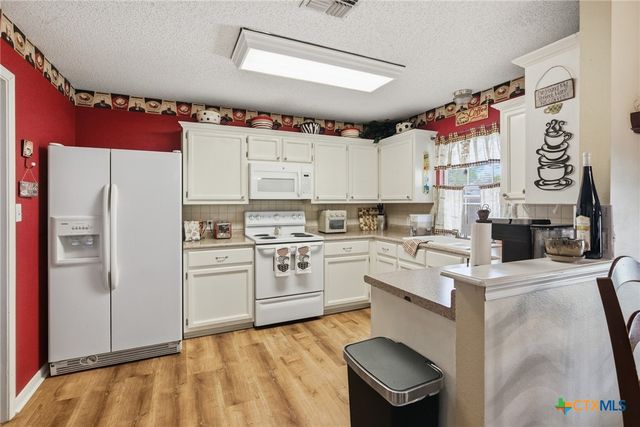 102 Palomino Lane, Victoria, TX 77904