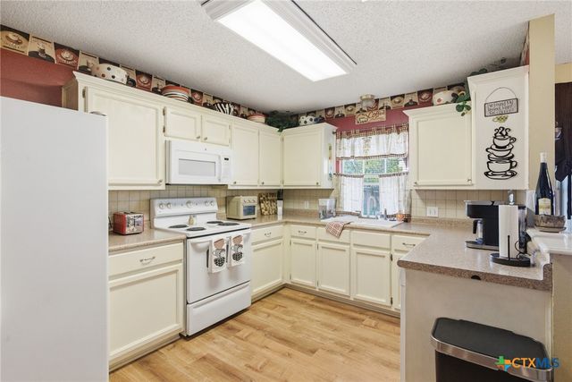 102 Palomino Lane, Victoria, TX 77904