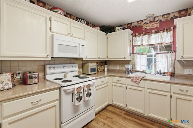 102 Palomino Lane, Victoria, TX 77904