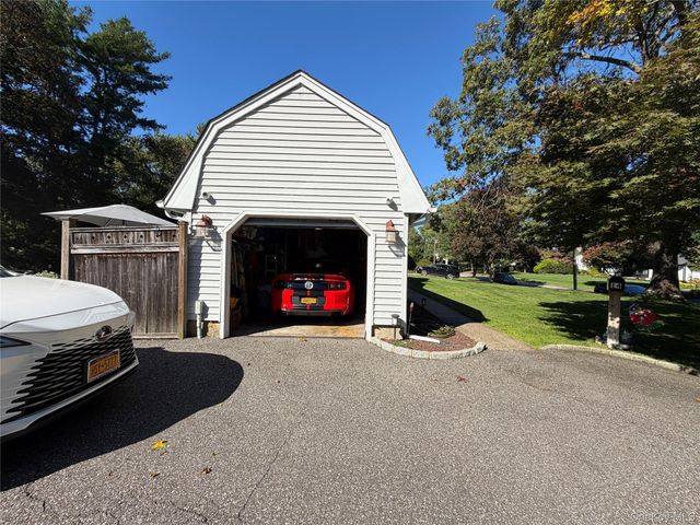 14 King Arthurs Court King Arthurs Court E 14, Saint James, NY 11780