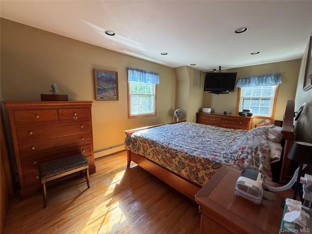 14 King Arthurs Court King Arthurs Court E 14, Saint James, NY 11780