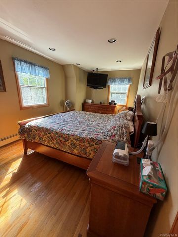 14 King Arthurs Court King Arthurs Court E 14, Saint James, NY 11780
