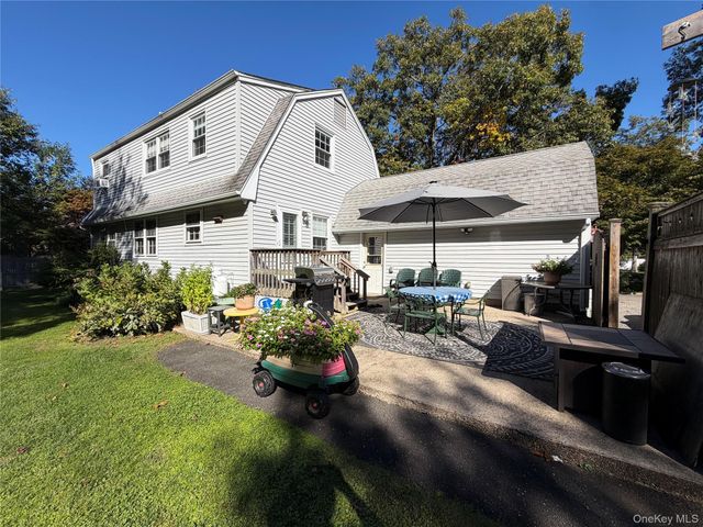 14 King Arthurs Court King Arthurs Court E 14, Saint James, NY 11780