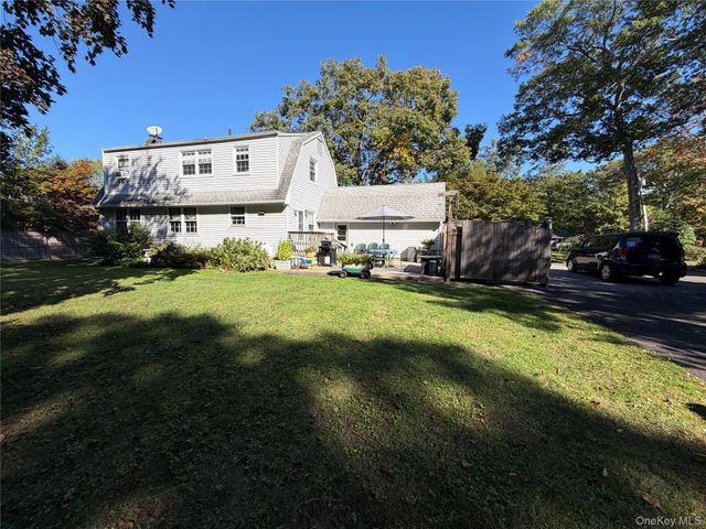 14 King Arthurs Court King Arthurs Court E 14, Saint James, NY 11780
