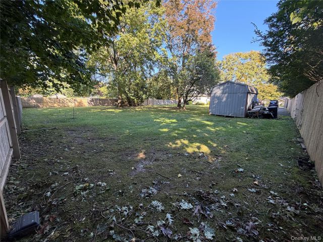 14 King Arthurs Court King Arthurs Court E 14, Saint James, NY 11780