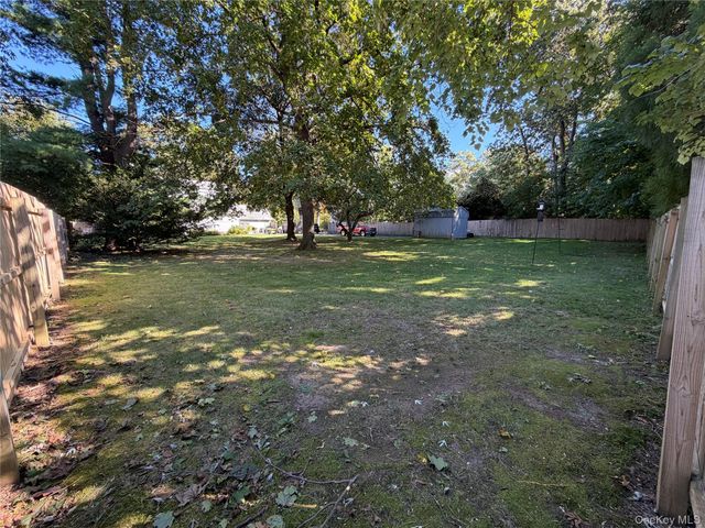 14 King Arthurs Court King Arthurs Court E 14, Saint James, NY 11780